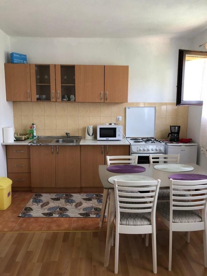 Apartman Jezerce 71 Appartement Buitenkant foto